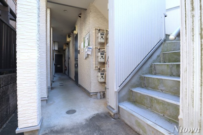 【ロビー】 | コンフォート生駒 | 落ち着いたロビーです