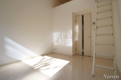 【居間・リビング】 | コンフォート生駒 | ゆったりとしたリビングです