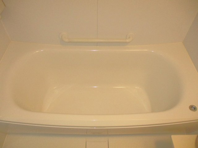 【浴室】 | 厚別北4条5丁目 | ●手摺付
●2018年(平成30年)3月・ユニットバス交換済