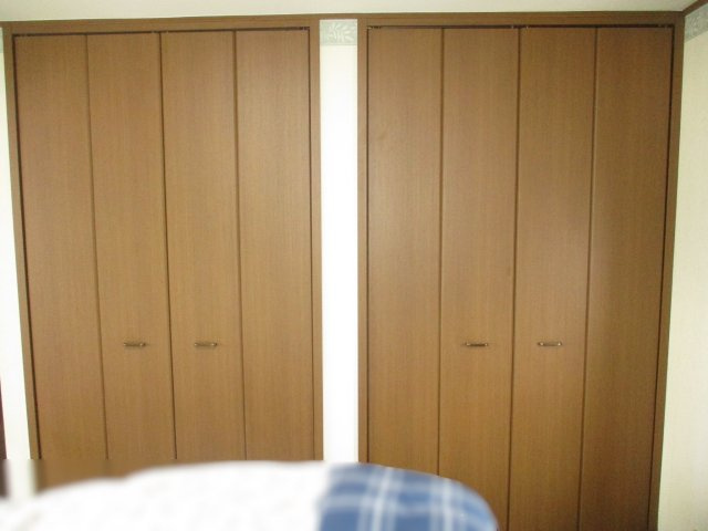 【洋室】 | 厚別北4条5丁目 | ●洋室8.9帖には大型収納付き