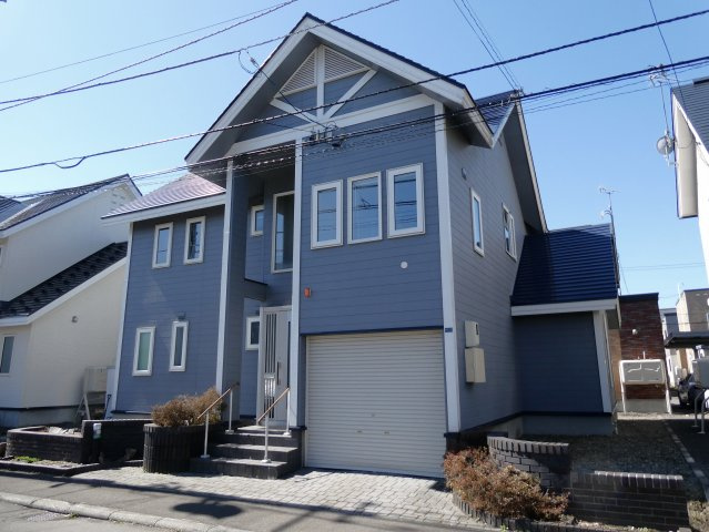 【外観】 | 厚別北4条5丁目 | ●地区計画でゆとりのある街並みに建つ三菱地所分譲住宅
●緑豊かな住環境！徒歩2分(100m)の場所に厚別北しらかば公園、他にも、にしまち公園・厚別北森林公園・厚別北若葉公園が徒歩圏内！