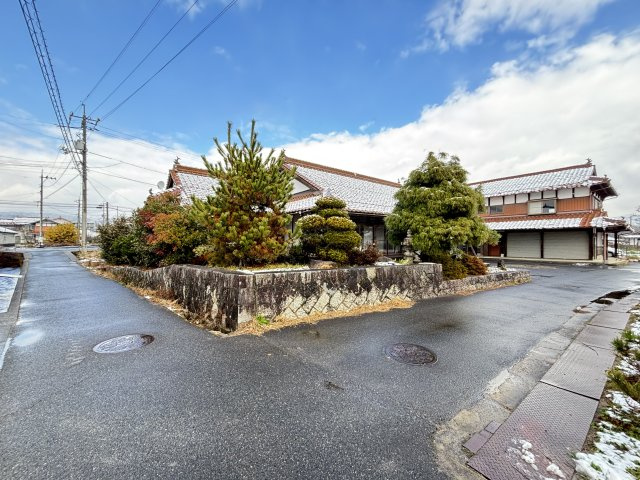中古戸建　北広島町壬生字松ノ木の前面道路含む現地写真