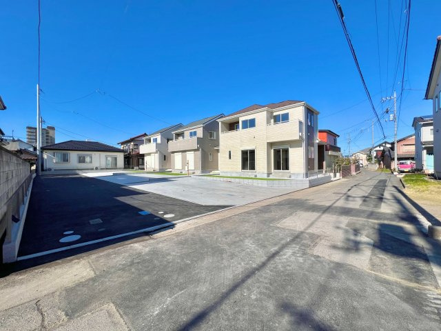 高崎市貝沢町の前面道路含む現地写真|閑静な住宅街で駐車も楽々♪
