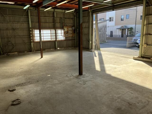 片岡倉庫西