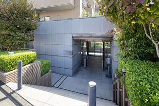 【外観】 | 生活住環境良好な立地に建つ新耐震基準マンション、コスモヒルズ練馬は即日現地案内可能となっておりますので、お気軽にお問い合わせください！