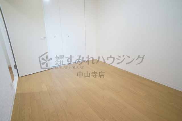 グラン・ドムール宝塚売布南の洋室