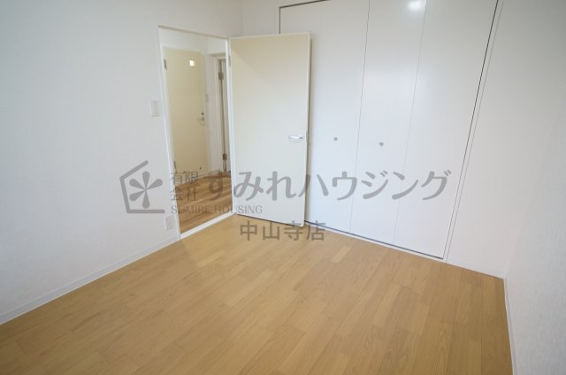 グラン・ドムール宝塚売布南の洋室