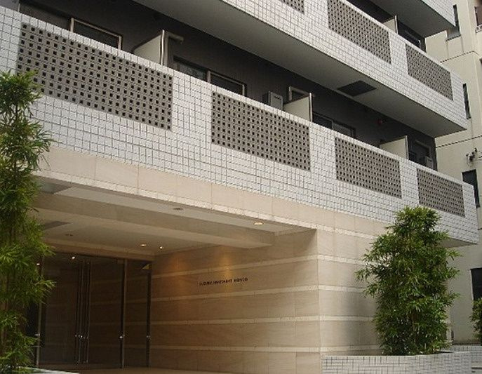 ラグジュアリーアパートメント本郷のエントランス