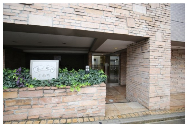 杉並区方南２丁目の賃貸マンションのエントランス