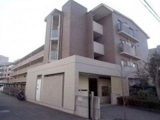 【外観】 | 鉄筋コンクリート造のがっちりとした建物。