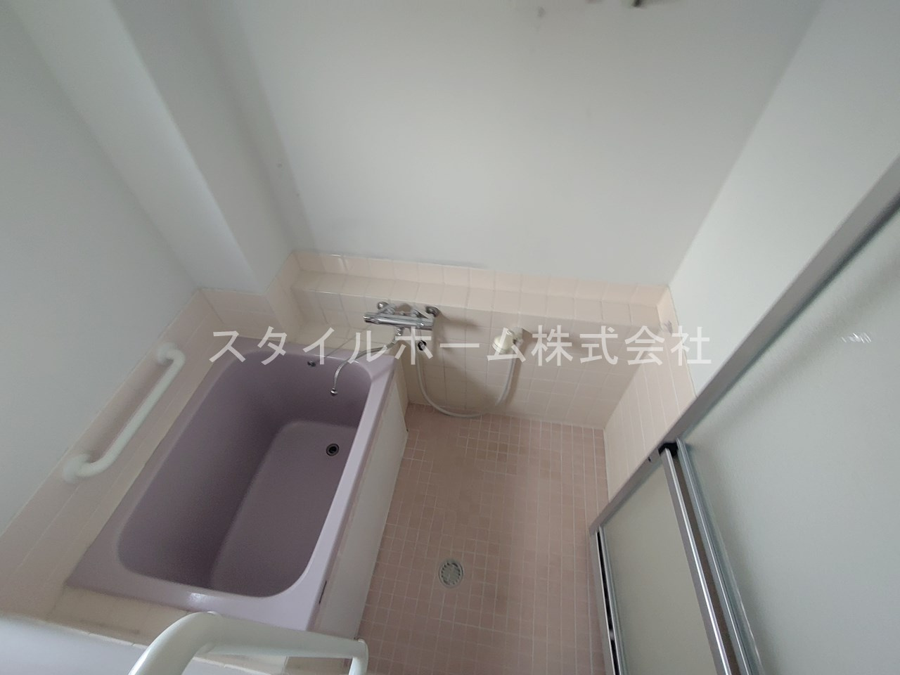 高洲ハイツの浴室