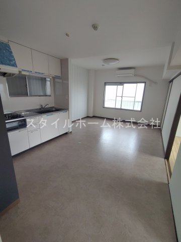 高洲ハイツの居間・リビング