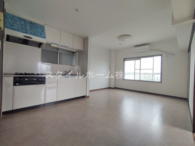 高洲ハイツの居間・リビング