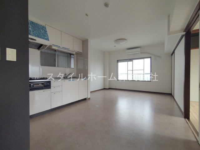 高洲ハイツの居間・リビング