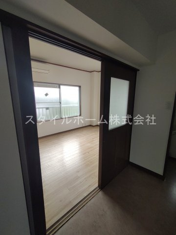 高洲ハイツの居間・リビング