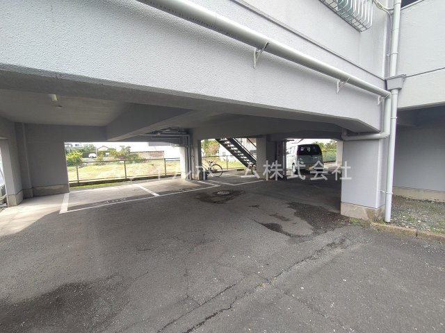 高洲ハイツの駐車場