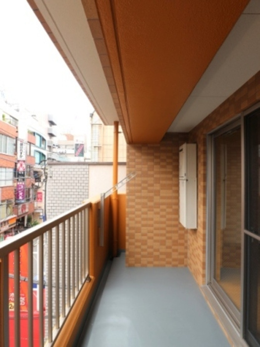 Sunshine Hillsのバルコニー|お洗濯にも便利なバルコニー付き