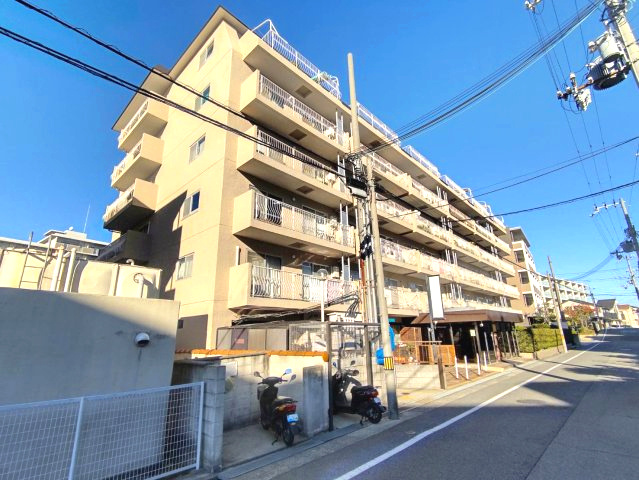 シーサイドコーポ芦屋の外観|総戸数75戸、鉄筋コンクリート造8階建