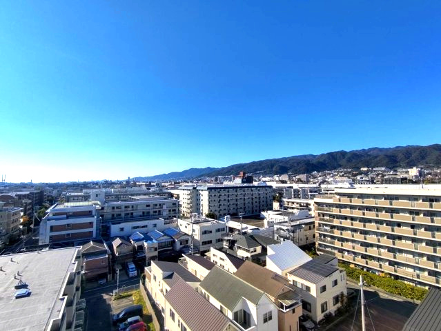 シーサイドコーポ芦屋の展望|リビングからの西側眺望です。見晴らしがよく開放感のある住戸です。