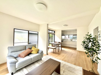 【居間・リビング】 | 磐田市豊岡 中古戸建て  | １６帖のLDKです