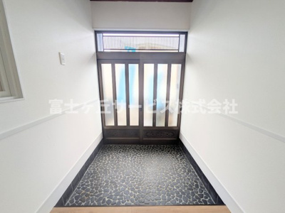【玄関】 | 磐田市豊岡 中古戸建て  | 玄関です