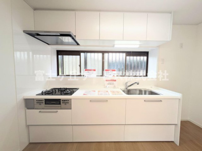 【キッチン】 | 磐田市豊岡 中古戸建て  | 前から見たキッチンです