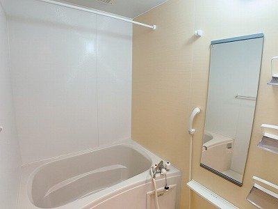 レオパレス清荒神ＬＡ１の浴室