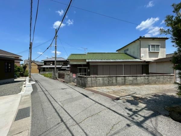 海南市鳥居　中古戸建の前面道路含む現地写真