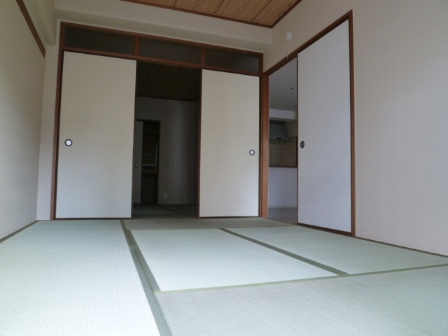 難波スカイハイツの和室