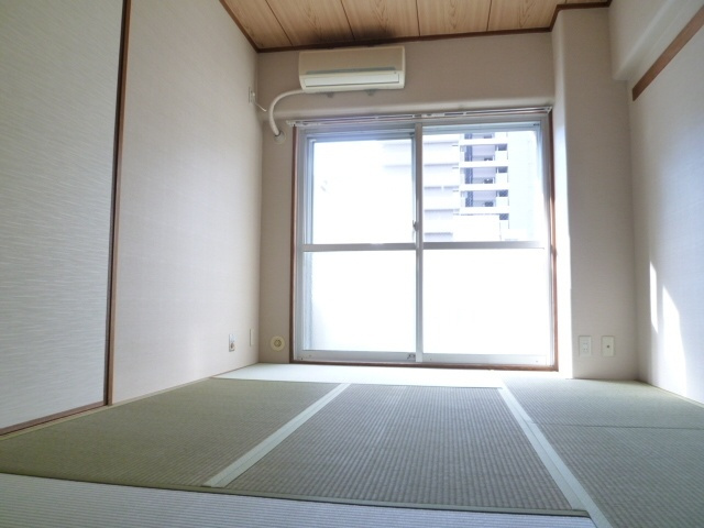 難波スカイハイツの和室