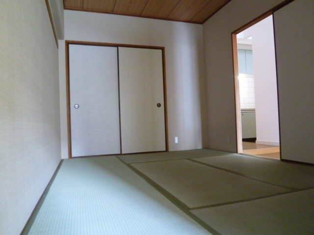 難波スカイハイツの和室