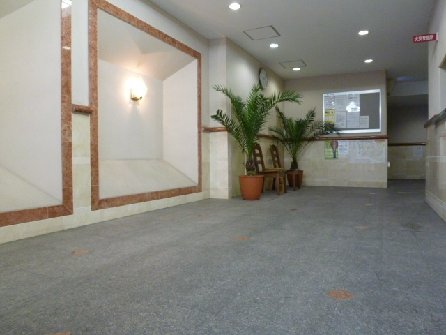 難波スカイハイツのエントランス