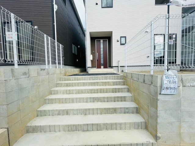 ♡♡うるま市石川東山第１-2号棟(全2棟)のエントランス|現地撮影2025.1月