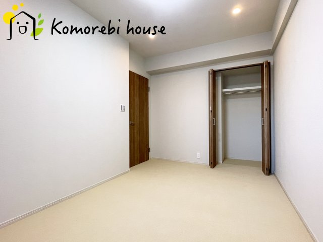 新大宮パークホームズの寝室|広くて明るい寝室