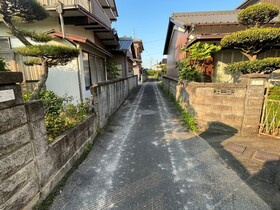 売土地の前面道路含む現地写真