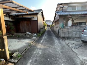 売土地の前面道路含む現地写真
