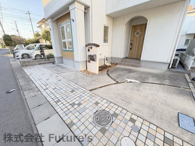 吉川市吉川1丁目　中古戸建の駐車場|カースペース2台駐車可能