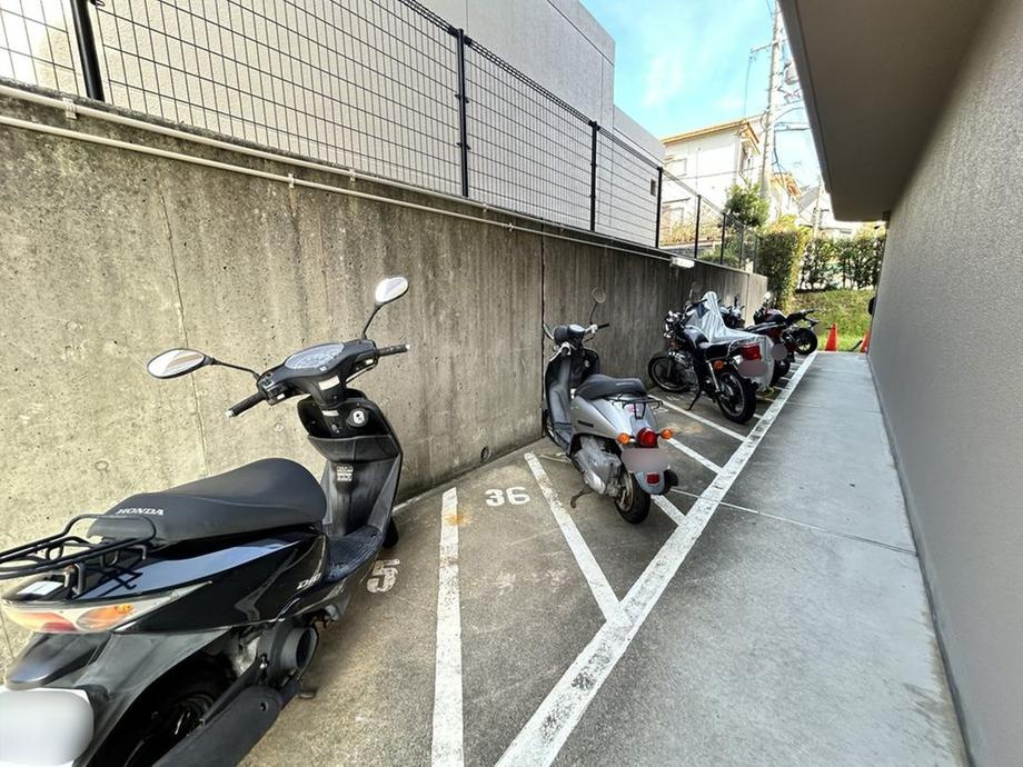 ディオ・フェルティ枚方長尾のその他共用部分|バイク置き場
■物件内覧・資金計画相談・住宅ローン相談、リフォーム相談、お問合せ受付中■
※当日・翌日のご内覧、ご相談はお電話でのお問合せがスムーズです！