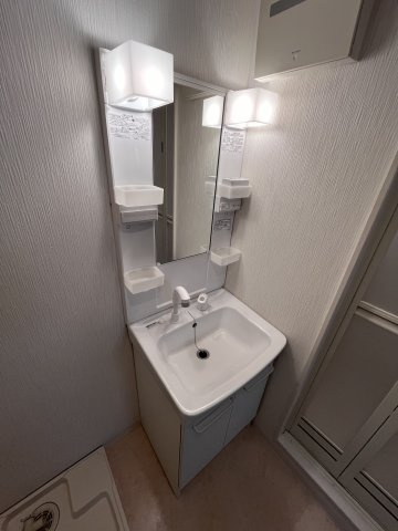 大阪市都島区内代町１丁目の賃貸マンションの洗面所