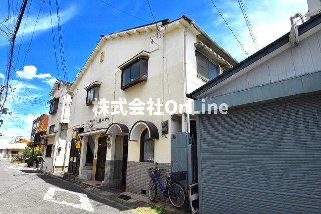 ハイツ石村の外観
