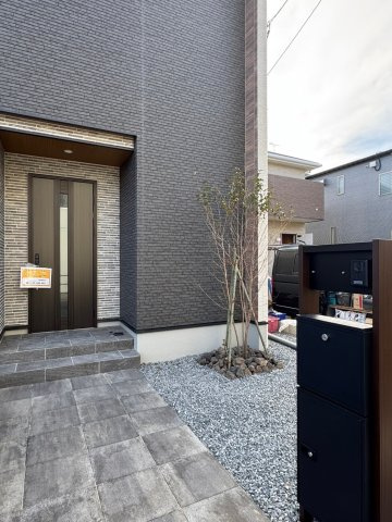 ーARCHI DAYSーアーキデイズ小倉南区沼本町1丁目　【小倉南区　新築戸建て】のエントランス|玄関へのアプローチがお洒落♪　【小倉南区　新築戸建て】