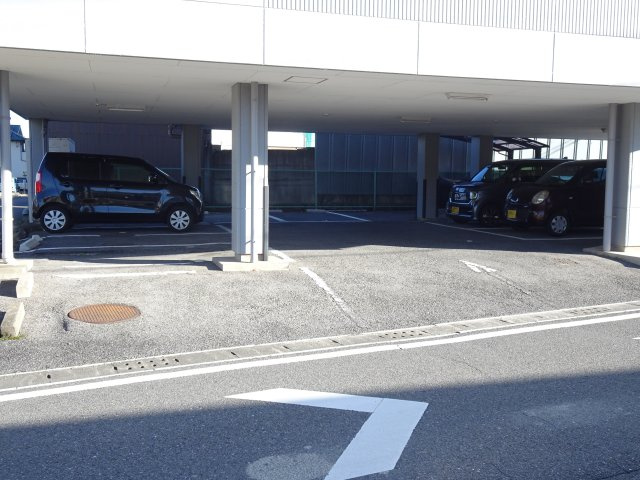 フラッツBの駐車場