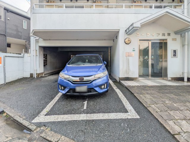 ユーライフ高取の駐車場