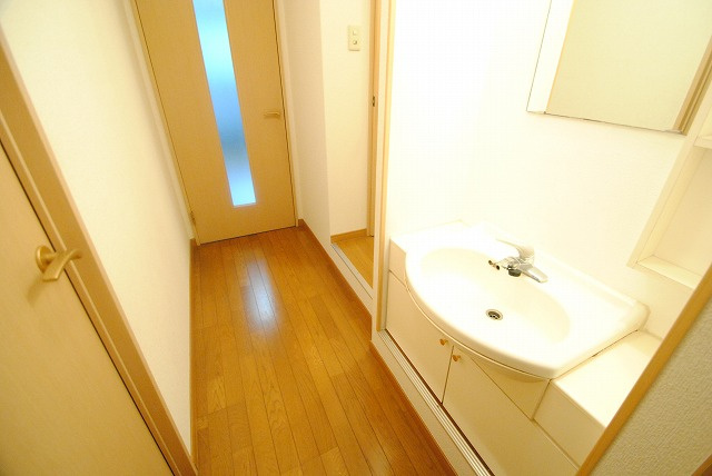 パークサイド3番館の独立洗面台|同建物　同タイプ　イメージ写真