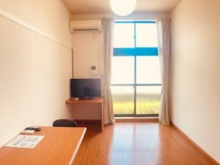 レオパレスＴａｋａｒａｚｕｋａの居間・リビング