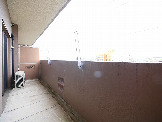 マンション南京終のバルコニー|暖かな日差しのふりそそぐバルコニー