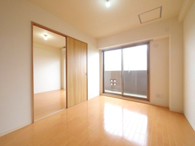 マンション南京終の洋室|きれいな洋室です