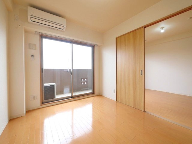 マンション南京終の洋室|ゆったりした洋室です