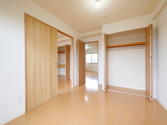 マンション南京終の洋室|落ち着いた色調の洋室です