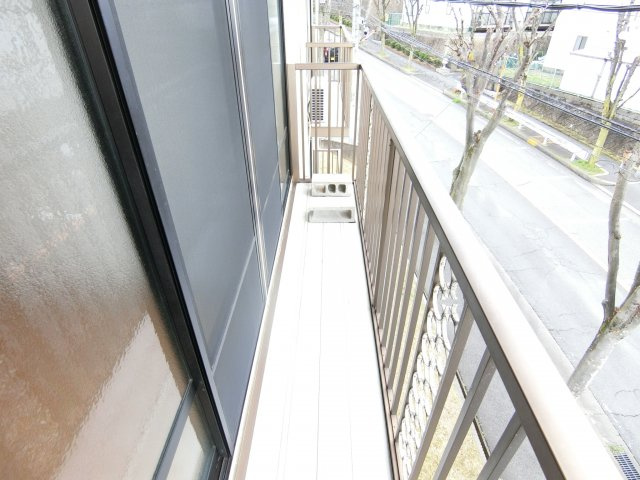 グリーンヒルA棟のバルコニー|同物件別部屋